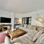 Cozy Townhouse With Sea View