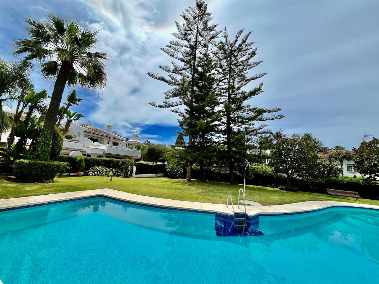 Cozy Townhouse With Sea View Marbella